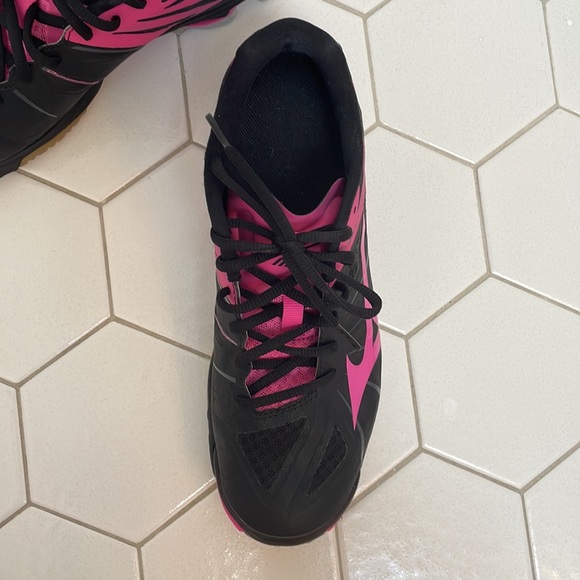 Mizuno Women’s Wave Lightning ZWOMS BK-PK Volleyball Shoe - Picture 2 of 6